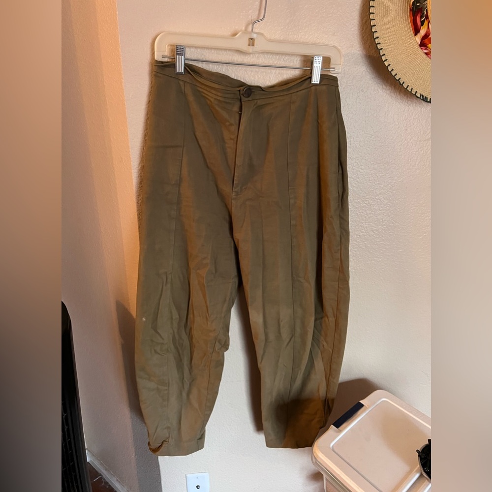 Green pleated pants